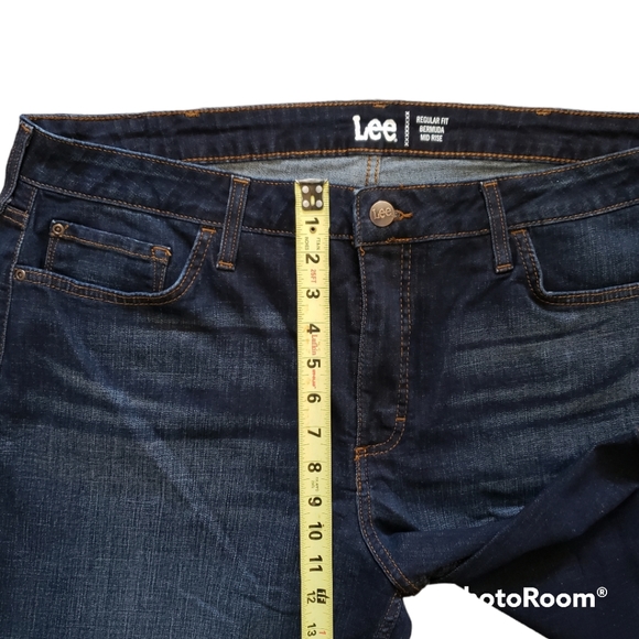 Lee Womens Regular Fit Summer Bermuda Midrise Dark Wash Jean Shorts Size 22M - Picture 7 of 8